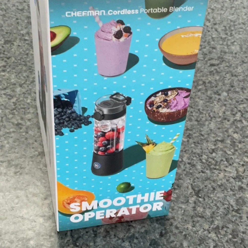Chefman smoothie blender. 16 ounce. Rechargeable. New.